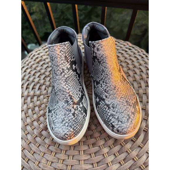 Coconuts by Matisse Gray Snake Print Chelsea Boot 5.5 Shoe Low top - Picture 7 of 15